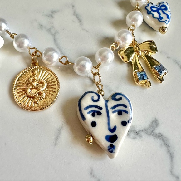 Bespoke Vintage Style Blue White Bead Necklace Gold Bow Faux Pearl Palace NEW - Picture 5 of 10